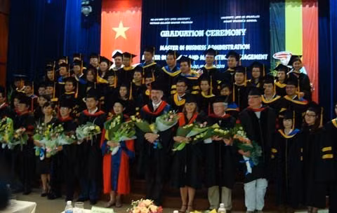 Lễ tốt nghiệp 60 tân thạc sĩ năm 2011 Lễ tốt nghiệp 60 tân thạc sĩ năm 2011