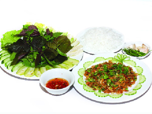 Rau sống kèm tép rong: Món này hay còn gọi là tép riu, ở vùng Phú Thọ còn gọi là tôm riu. Đây là món ăn tuyệt vời vào những ngày mùa Đông. Món ăn rất thơm và ngon, đặc biệt hơn là nó cũng cấp một lượng canxi rất lớn cho cơ thể …