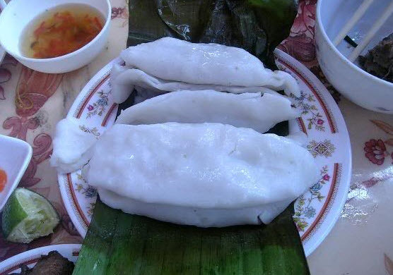 Bánh tai (phú thọ): Món bánh tai xuất hiện ở Phú Thọ từ lâu, đầu tiên nó được gọi là bánh hòn tai, bánh nặn như hình con trai trai. Sau đó được gọi tắt là bánh tai vẫn kiểu dáng giống hình con trai nhưng dài hơn và nặn mỏng hơn cong cong tựu hình cái tai.