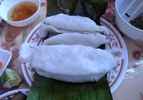 Bánh tai (phú thọ): Món bánh tai xuất hiện ở Phú Thọ từ lâu, đầu tiên nó được gọi là bánh hòn tai, bánh nặn như hình con trai trai. Sau đó được gọi tắt là bánh tai vẫn kiểu dáng giống hình con trai nhưng dài hơn và nặn mỏng hơn cong cong tựu hình cái tai.