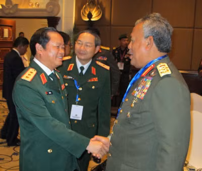 Thượng tướng Đỗ Bá Tỵ gặp gỡ Đại tướng Dun-ki-phê-li Bin Mô-hát-din (Zulkifeli Mohadzin), Tư lệnh Lực lượng quốc phòng Ma-lai-xi-a Thượng tướng Đỗ Bá Tỵ gặp gỡ Đại tướng Dun-ki-phê-li Bin Mô-hát-din (Zulkifeli Mohadzin), Tư lệnh Lực lượng quốc phòng Ma-lai-xi-a