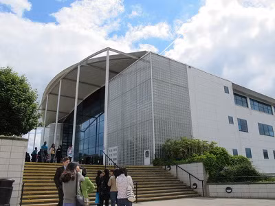 Trường đại học Hertfordshire là một trong những trường có chất lượng giảng dạy, nghiên cứu, học tập xuất sắc tại Vương quốc Anh. Với mục tiêu chọn sinh viên làm trung tâm giảng dạy, hiện trường có hơn 24.000 sinh viên đang theo học trong đó có hơn 2000 sinh viên quốc tế du học Anh đến từ 85 quốc gia trên thế giới. Trường đại học Hertfordshire là một trong những trường có chất lượng giảng dạy, nghiên cứu, học tập xuất sắc tại Vương quốc Anh. Với mục tiêu chọn sinh viên làm trung tâm giảng dạy, hiện trường có hơn 24.000 sinh viên đang theo học trong đó có hơn 2000 sinh viên quốc tế du học Anh đến từ 85 quốc gia trên thế giới.