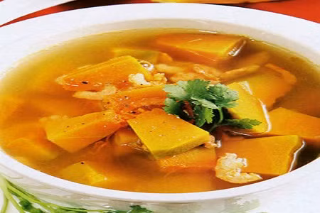 Canh bí đỏ nấu tôm khô: Canh bí bổ máu, giàu vitamin, chống lão hóa, một món ăn dân dã nhưng rất tốt cho sức khỏe.