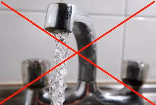 Dị ứng nước: Đây là một hội chứng bệnh ngoài da. Người mắc hội chứng này sẽ nỗi những mụn đỏ và ngứa ngáy khi tiếp xúc với không khí ẩm hoặc nước. Được biết hội chứng này không có thuốc đặc trị và có thể kéo dài hàng chục năm. Dị ứng nước: Đây là một hội chứng bệnh ngoài da. Người mắc hội chứng này sẽ nỗi những mụn đỏ và ngứa ngáy khi tiếp xúc với không khí ẩm hoặc nước. Được biết hội chứng này không có thuốc đặc trị và có thể kéo dài hàng chục năm.
