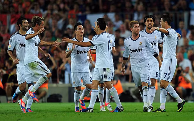 Real lại một lần nữa vượt lên dẫn trước Barca ngay tại Nou Camp.
