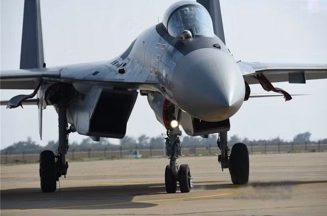 Máy bay chiến đấu Su-35 Nga Máy bay chiến đấu Su-35 Nga