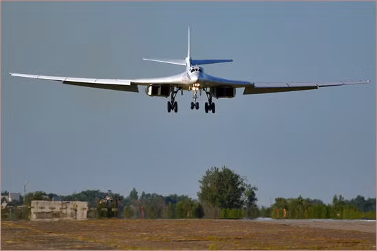 Máy bay ném bom chiến lược Tu-160 Không quân Nga Máy bay ném bom chiến lược Tu-160 Không quân Nga