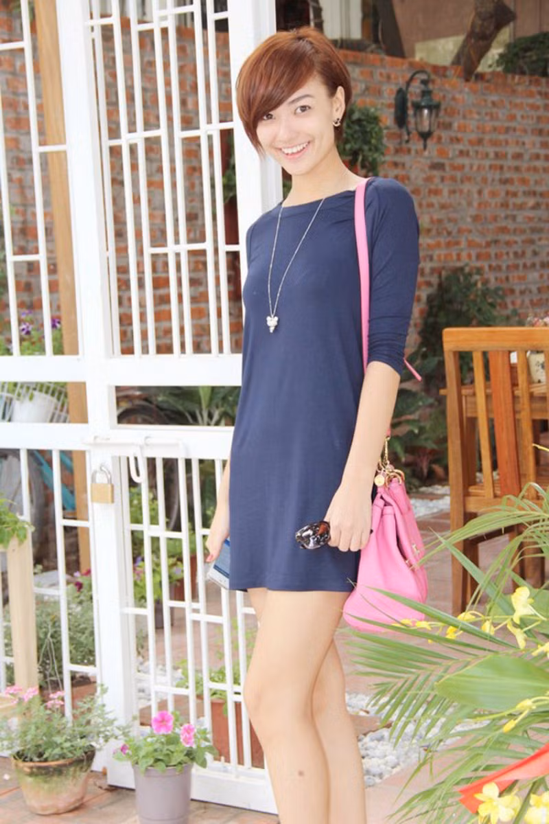 Từ năm 15 tuổi Hồng Quế đã trở thành người mẫu tuổi teen. >>AI ĐẸP HƠN HOTGIRL KIM PHƯỢNG NHỮNG NỮ SINH DIỆN ÁO DÀI ĐẸP HƠN HOA HẬU MAI PHƯƠNG THÚY (P32) <<HOTGIRL HỌC V IỆN BÁO CHÍ ĐẸP RẠNG NGỜI TRONG SẮC THU <<NỮ SINH ĐH PHƯƠNG ĐÔNG THƯỚT THA ÁO DÀI <<NGẨN NGƠ TRƯỚC STYLE DỄ THƯƠNG CỦA HƯƠNG ZINNIE >>KINH DỊ LỄ HỘI HÓA TRANG CỦA SINH VIÊN Từ năm 15 tuổi Hồng Quế đã trở thành người mẫu tuổi teen. >>AI ĐẸP HƠN HOTGIRL KIM PHƯỢNG NHỮNG NỮ SINH DIỆN ÁO DÀI ĐẸP HƠN HOA HẬU MAI PHƯƠNG THÚY (P32) <<HOTGIRL HỌC V IỆN BÁO CHÍ ĐẸP RẠNG NGỜI TRONG SẮC THU <<NỮ SINH ĐH PHƯƠNG ĐÔNG THƯỚT THA ÁO DÀI <<NGẨN NGƠ TRƯỚC STYLE DỄ THƯƠNG CỦA HƯƠNG ZINNIE >>KINH DỊ LỄ HỘI HÓA TRANG CỦA SINH VIÊN