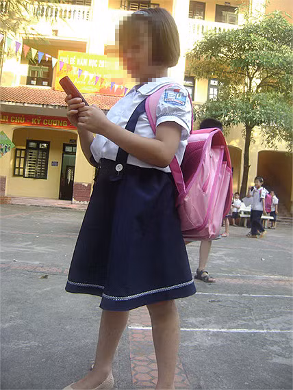 Phụ huynh không thể quản lý được con cái đang sử dụng điện thoại di động để làm gì.