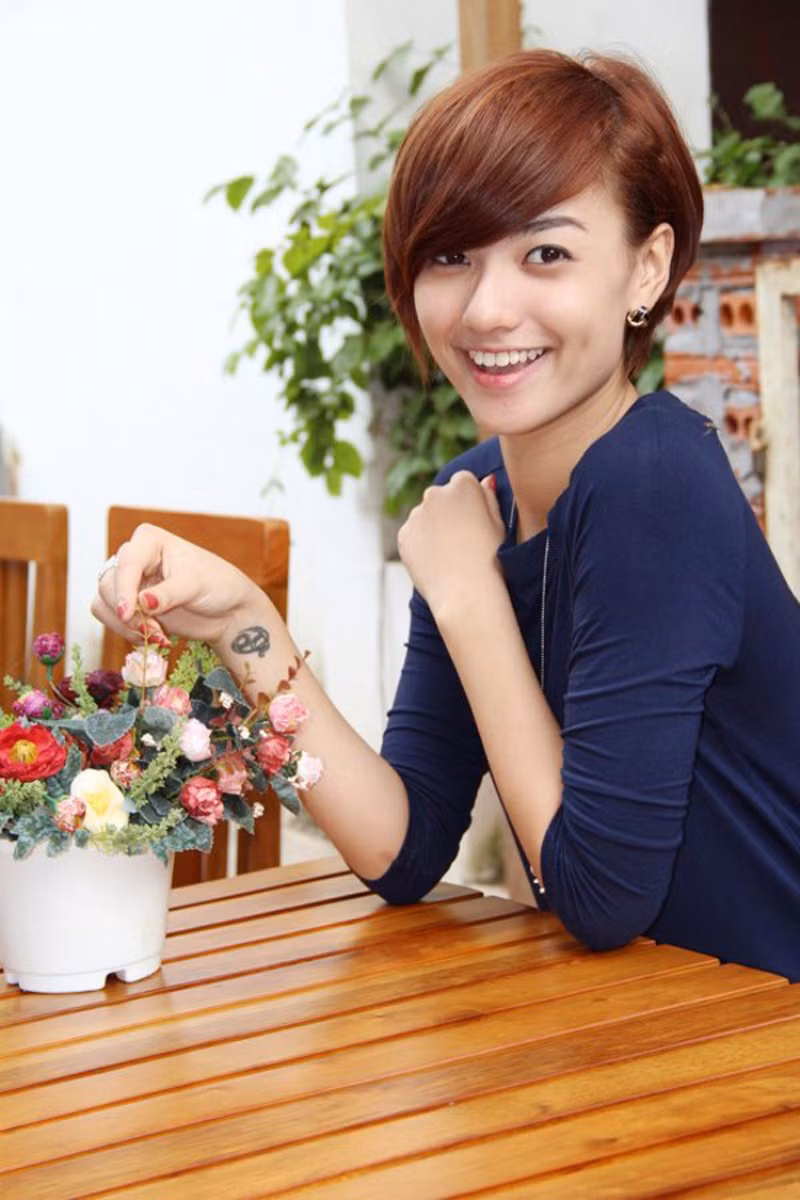 >>AI ĐẸP HƠN HOTGIRL KIM PHƯỢNG NHỮNG NỮ SINH DIỆN ÁO DÀI ĐẸP HƠN HOA HẬU MAI PHƯƠNG THÚY (P32) <<HOTGIRL HỌC V IỆN BÁO CHÍ ĐẸP RẠNG NGỜI TRONG SẮC THU <<NỮ SINH ĐH PHƯƠNG ĐÔNG THƯỚT THA ÁO DÀI <<NGẨN NGƠ TRƯỚC STYLE DỄ THƯƠNG CỦA HƯƠNG ZINNIE >>KINH DỊ LỄ HỘI HÓA TRANG CỦA SINH VIÊN >>AI ĐẸP HƠN HOTGIRL KIM PHƯỢNG NHỮNG NỮ SINH DIỆN ÁO DÀI ĐẸP HƠN HOA HẬU MAI PHƯƠNG THÚY (P32) <<HOTGIRL HỌC V IỆN BÁO CHÍ ĐẸP RẠNG NGỜI TRONG SẮC THU <<NỮ SINH ĐH PHƯƠNG ĐÔNG THƯỚT THA ÁO DÀI <<NGẨN NGƠ TRƯỚC STYLE DỄ THƯƠNG CỦA HƯƠNG ZINNIE >>KINH DỊ LỄ HỘI HÓA TRANG CỦA SINH VIÊN
