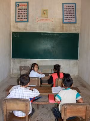 Còn người thầy cũng phải cố gắng hết sức để dạy các em, hạn chế thấp nhất sự thiệt thòi mà các em đang phải chịu. Xem 'chú lính chì' Thiện Nhân đi xe đạp một chân Chùm ảnh: Học sinh TP.HCM “nhởn nhơ” phóng xe phân khối lớn Những nữ sinh diện áo dài đẹp hơn cả Hoa hậu Mai Phương Thúy (P26) Á khôi ĐH Văn hóa Hà Nội chờ tỏa sáng tại Imiss Thăng Long