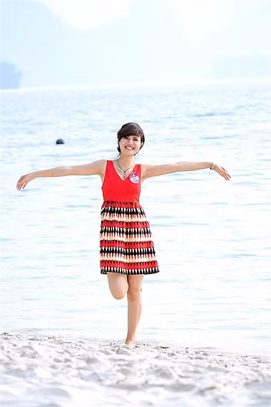 Luôn tự tin thể hiện mình trước ống kính. <<HOTGIRL HỌC V IỆN BÁO CHÍ ĐẸP RẠNG NGỜI TRONG SẮC THU <<NỮ SINH ĐH PHƯƠNG ĐÔNG THƯỚT THA ÁO DÀI <<NGẨN NGƠ TRƯỚC STYLE DỄ THƯƠNG CỦA HƯƠNG ZINNIE <<HOTGIRL THANH THỦY ƯỚC MƠ LÀM CÔ GIÁO <<NÉT HỒN NHIÊN TINH NGHỊCH CỦA NỮ DIỄN VIÊN NHÍ HÀ ANH