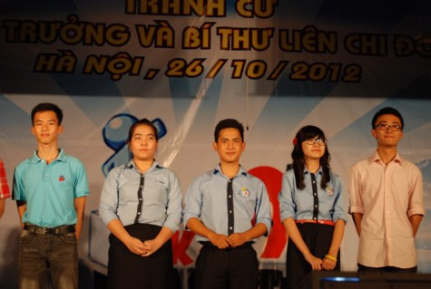Các ứng viên hồi hộp chờ đợi kết quả.