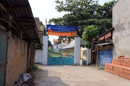Trường THPT Lê Hồng Phong, huyện Đông Anh, Hà Nội - nơi xảy ra vụ phản ảnh thu sai nguyên tắc. Trường THPT Lê Hồng Phong, huyện Đông Anh, Hà Nội - nơi xảy ra vụ phản ảnh thu sai nguyên tắc.
