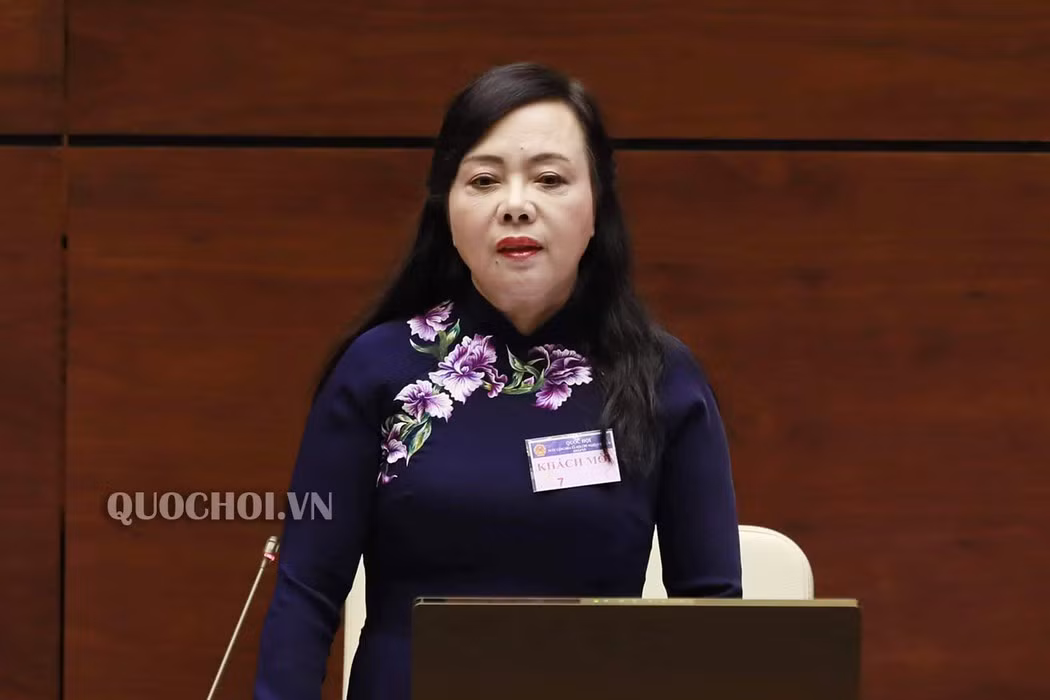 Bộ trưởng Nguyễn Thị Kim Tiến trong một lần trả lời chất vấn trước Quốc hội. Ảnh: Quochoi.vn Bộ trưởng Nguyễn Thị Kim Tiến trong một lần trả lời chất vấn trước Quốc hội. Ảnh: Quochoi.vn