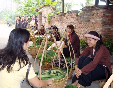 3. Lễ hội ẩm thực ở công viên Hồ Tây Từ 30/12 đến 2/1/2012, tại công viên Hồ Tây (Hà Nội) sẽ diễn ra lễ hội ẩm thực Hà Thành với 60 gian hàng với đủ loại món ăn truyền thống của người Hà Nội. Du khách đến thưởng lãm và vui chơi đều được miễn vé vào cửa. 3. Lễ hội ẩm thực ở công viên Hồ Tây Từ 30/12 đến 2/1/2012, tại công viên Hồ Tây (Hà Nội) sẽ diễn ra lễ hội ẩm thực Hà Thành với 60 gian hàng với đủ loại món ăn truyền thống của người Hà Nội. Du khách đến thưởng lãm và vui chơi đều được miễn vé vào cửa.