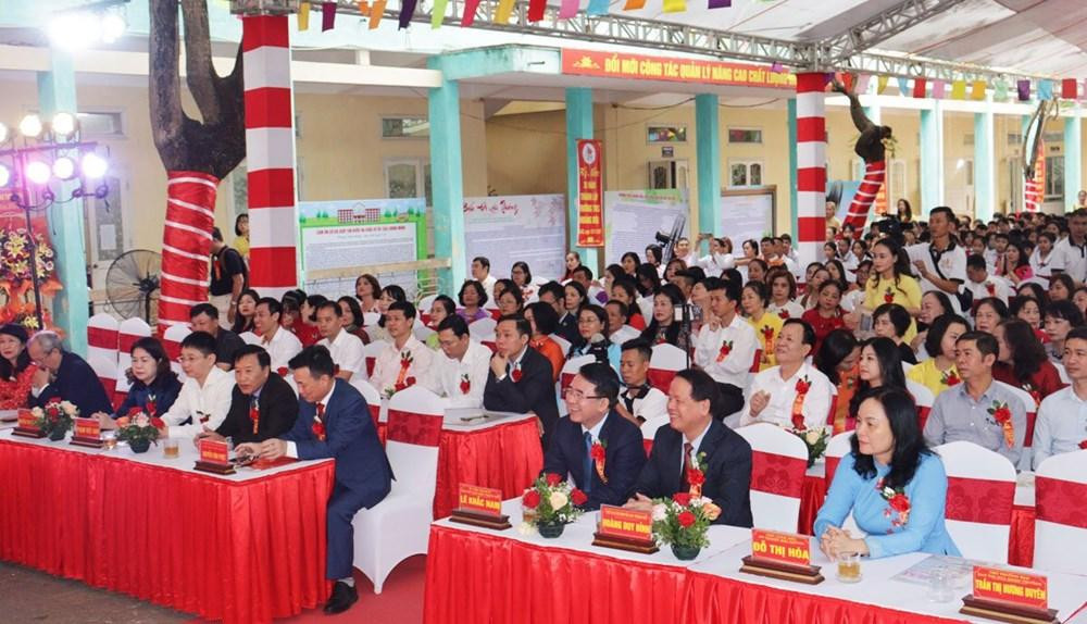 Lãnh đạo Uỷ ban nhân dân thành phố, Sở Giáo dục và Đào tạo, quận Lê Chân tới chung vui cùng nhà trường (Ảnh: CTV) Lãnh đạo Uỷ ban nhân dân thành phố, Sở Giáo dục và Đào tạo, quận Lê Chân tới chung vui cùng nhà trường (Ảnh: CTV)