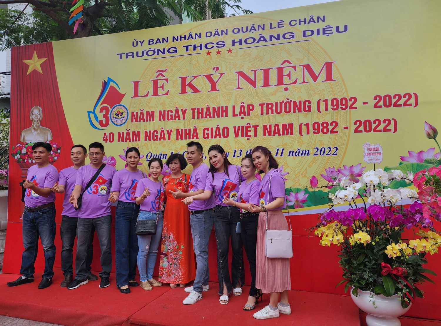 Đây là dịp để cựu học sinh được quay trở lại thăm trường cũ (Ảnh: Phạm Linh) Đây là dịp để cựu học sinh được quay trở lại thăm trường cũ (Ảnh: Phạm Linh)