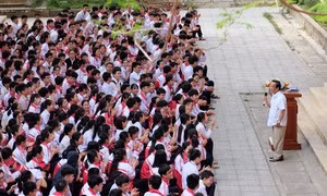 700 học trò chuyên Lê Quý Đôn, Đông Hà trò chuyện với Giáo sư Nguyễn Lân Dũng