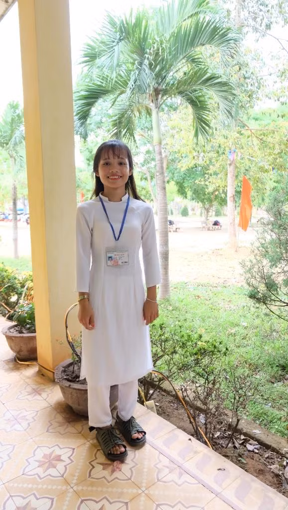 Cô nữ sinh người dân tộc Vân Kiều Hồ Thị Nhương ước mơ mình sẽ trở thành luật sư để giúp đỡ buôn làng. (Ảnh: LC)