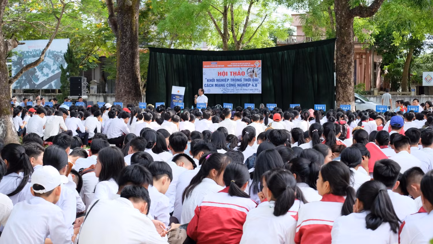 Hơn 1000 em học sinh đã được nghe Giáo sư Nguyễn Lân Dũng truyền cảm hứng học tập và khởi nghiệp. (Ảnh: LC) Hơn 1000 em học sinh đã được nghe Giáo sư Nguyễn Lân Dũng truyền cảm hứng học tập và khởi nghiệp. (Ảnh: LC)