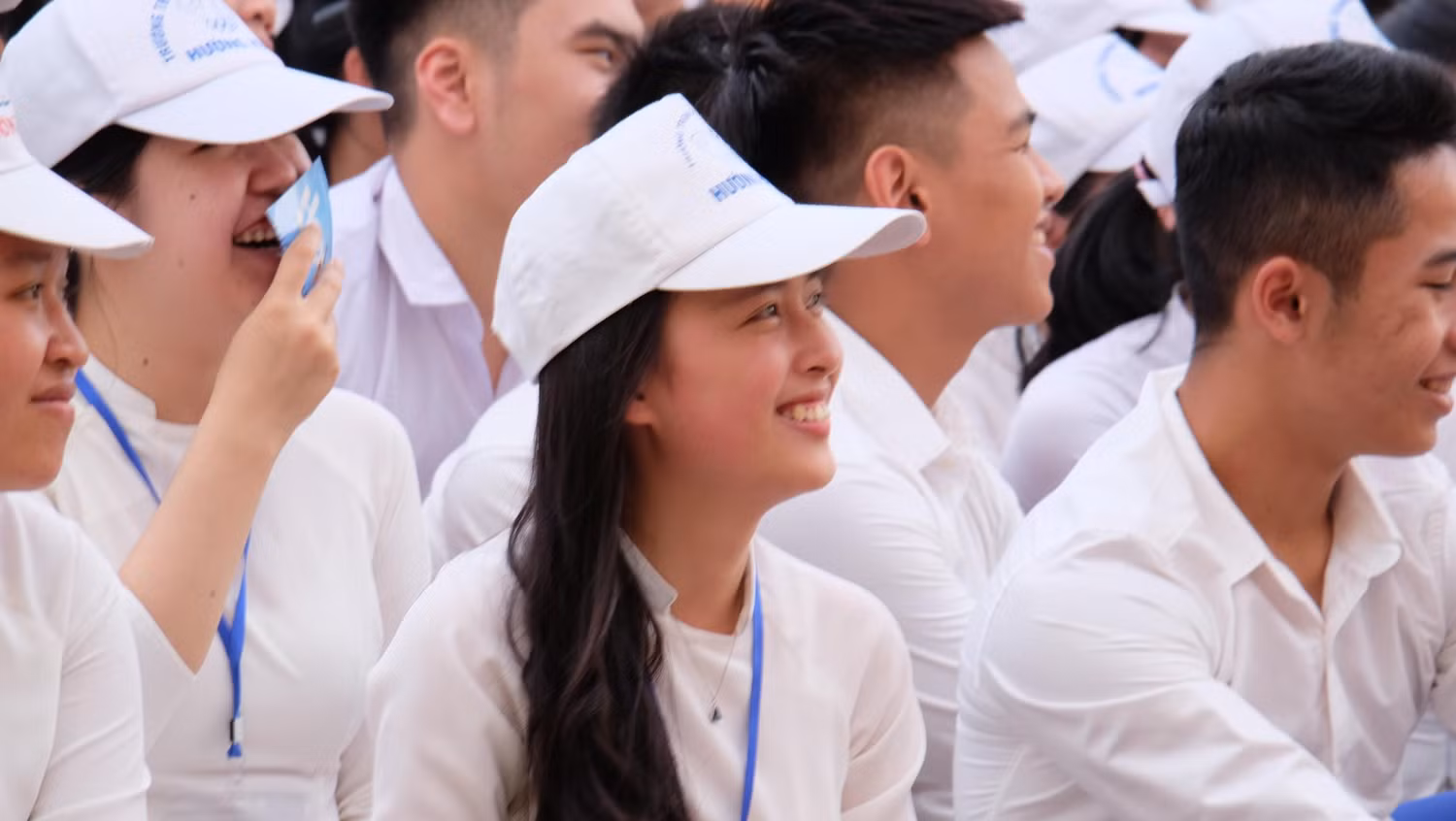 Cách truyền tải ân cần hài hước của Giáo sư Nguyễn Lân Dũng đã để lại những ấn tượng sâu sắc với các em học sinh. (Ảnh: LC)