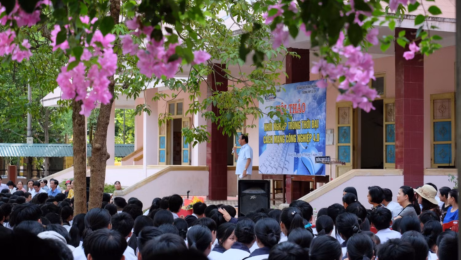 Giáo sư Nguyễn Lân Dũng trong buổi Hội thảo Khởi nghiệp trong thời đại công nghiệp 4.0. (Ảnh: LC)