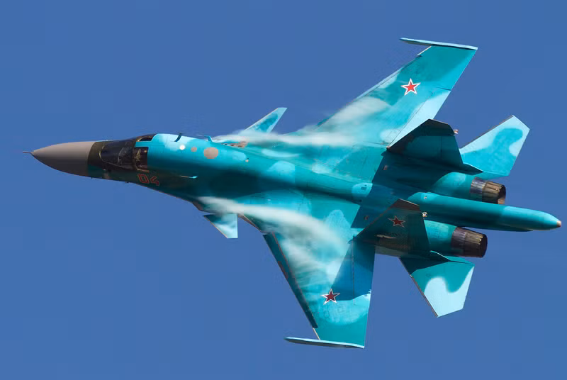 Tiêm kích bom Su-34 số hiệu 04, nằm trong lô 6 chiếc Su-34 vừa được bàn giao