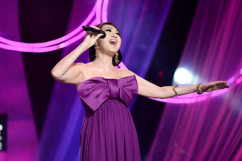 Ý Lan quyến rũ trên sân khấu trong đêm liveshow của mình.