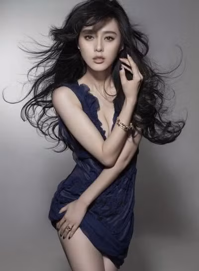 Phạm Băng Băng xinh đẹp, mỹ miều là thế, bỗng chốc làm xấu hình tượng chỉ vì bộ đồ sọc xấu xí. (Ảnh: Xinhua) Xem thêm:Quá sành điệu, Phạm Băng Băng biến đàn em thành "hàng nhái"?