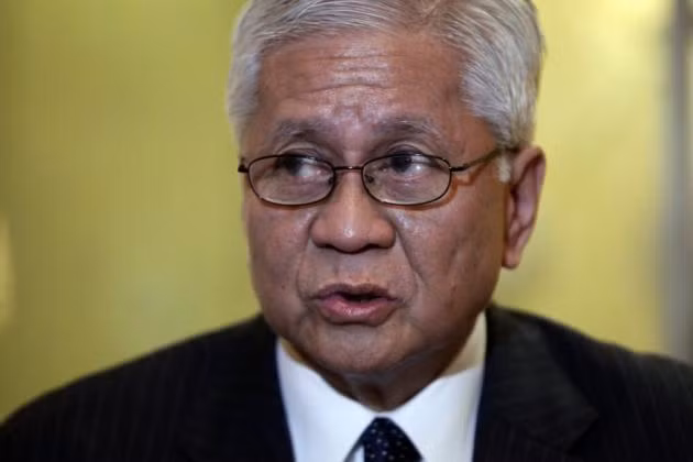 Ngoại trưởng Philippines Albert del Rosario.