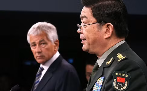 Bộ trưởng Quốc phòng Mỹ Chuck Hagel và người đồng cấp Trung Quốc Thường Vạn Toàn trong buổi họp báo sau hội đàm. Bộ trưởng Quốc phòng Mỹ Chuck Hagel và người đồng cấp Trung Quốc Thường Vạn Toàn trong buổi họp báo sau hội đàm.