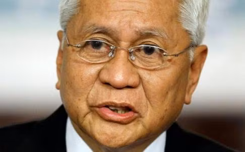Ngoại trưởng Philippines Albert del Rosario.