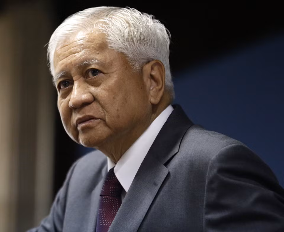 Ngoại trưởng Philippines Albert del Rosario