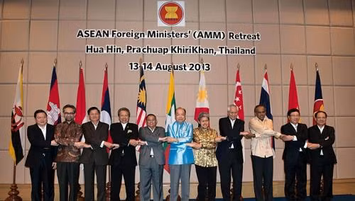 Ngoại trưởng 9 nước ASEAN trong cuộc họp ngày hôm qua, Ngoại trưởng Campuchia vắng mặt. Ngoại trưởng 9 nước ASEAN trong cuộc họp ngày hôm qua, Ngoại trưởng Campuchia vắng mặt.