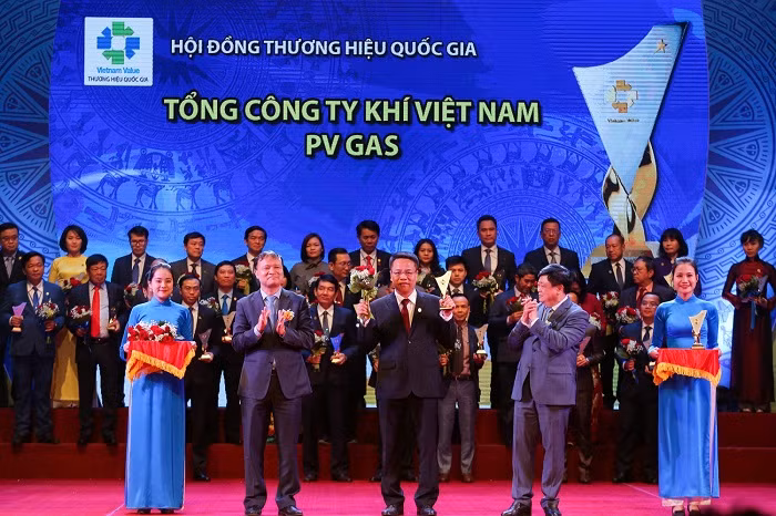 Đại diện PVGAS nhận biểu trưng Thương hiệu Quốc gia năm 2018. Đại diện PVGAS nhận biểu trưng Thương hiệu Quốc gia năm 2018.