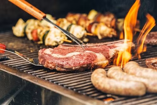 Thưởng thức BBQ ngoài trời trong khi tham gia các hoạt động vui chơi giải trí sôi động. Thưởng thức BBQ ngoài trời trong khi tham gia các hoạt động vui chơi giải trí sôi động.