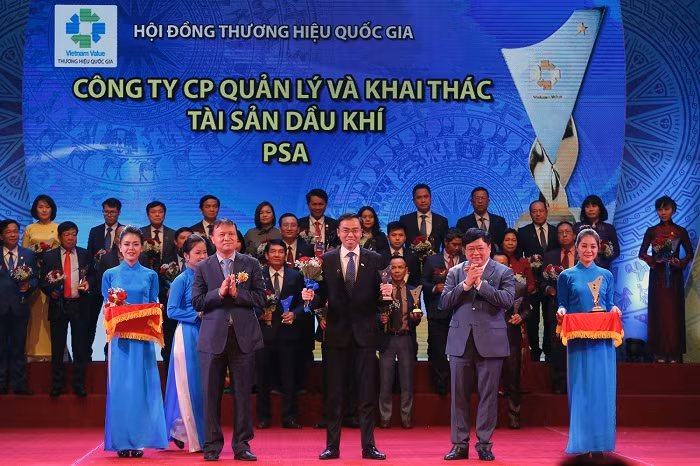 Đại diện PSA nhận biểu trưng Thương hiệu Quốc gia năm 2018. Đại diện PSA nhận biểu trưng Thương hiệu Quốc gia năm 2018.
