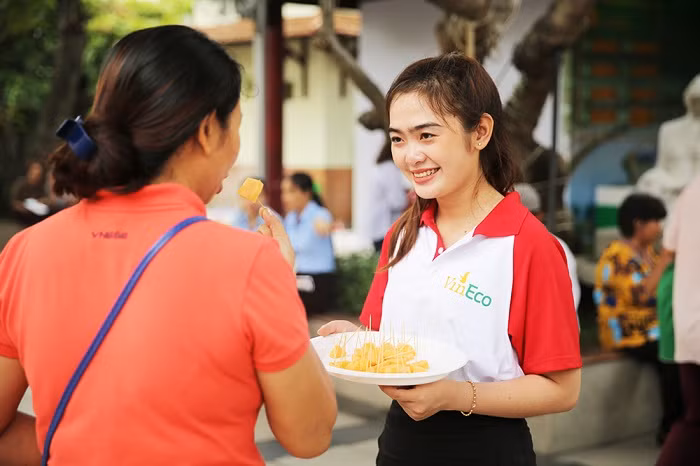 Người tham dự còn được tham gia nhiều chương trình hoạt náo tại các khu trưng bày của VinMart &amp; VinMart+, VinEco và các nhà cung cấp…