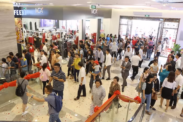 Vincom Plaza Tây Ninh đón hàng nghìn khách hàng ngay sau khi chính thức mở cửa.