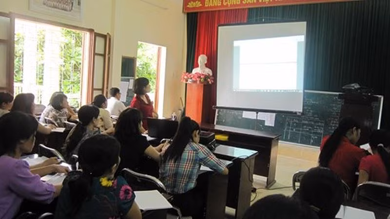 Vì sao tháng cuối năm lại dồn dập tập huấn, hội nghị? ảnh 1
