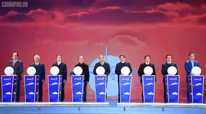 Thủ tướng phát biểu và bấm nút khai trương sân bay Vân Đồn. Ảnh: VGP Thủ tướng phát biểu và bấm nút khai trương sân bay Vân Đồn. Ảnh: VGP
