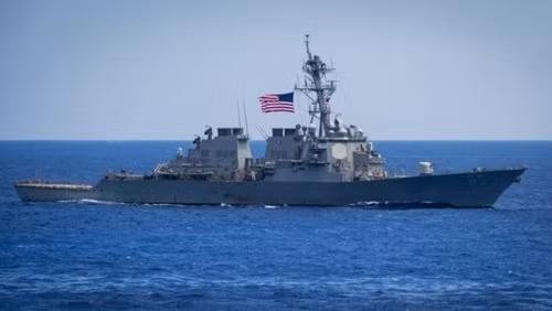 Tàu khu trục Benfold (ảnh) vừa cùng một chiếc Mustin ngang qua eo biển Đài Loan - Ảnh: US Navy