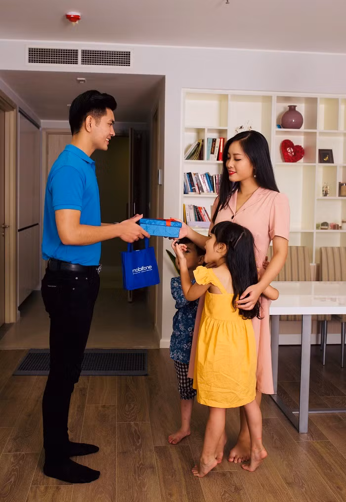 MobiFone: 25 năm hết lòng vì khách hàng.