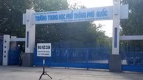 Lộ đề kiểm tra toán ở Trường trung học phổ thông Phú Quốc (Ảnh: Tuấn Anh/vietnammoi.vn).