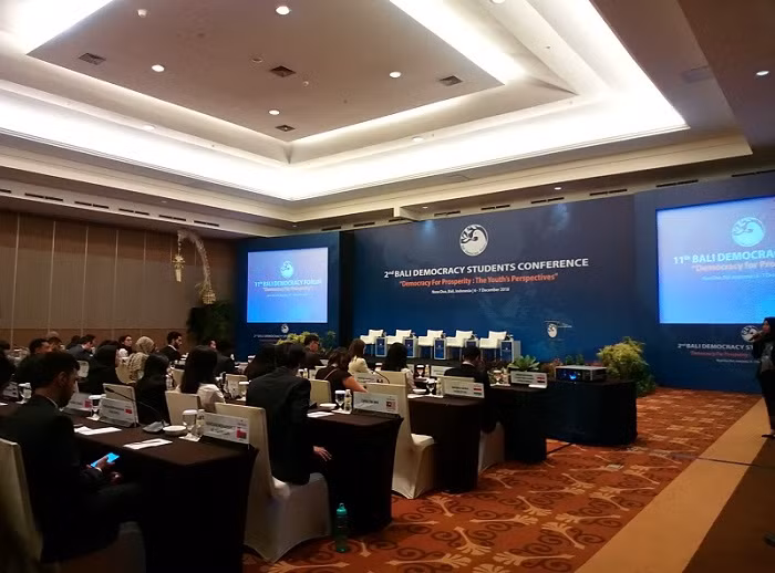 Hội nghị dân chủ thế giới vì hòa bình và thịnh vượng.