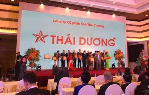 Sao Thái Dương tự hào được vinh danh trong buổi lễ. Sao Thái Dương tự hào được vinh danh trong buổi lễ.