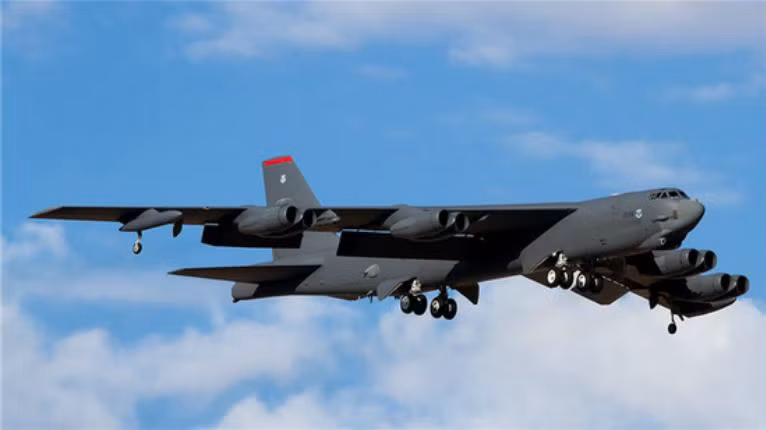 Máy bay ném bom chiến lược B-52 của Không quân Mỹ đã hai lần bay trên vùng trời Biển Đông thời gian gần đây, từng bay vào vùng biển 2 hải lý của đá Châu Viên, tỉnh Khánh Hòa, Việt Nam, hiện do Trung Quốc chiếm đóng bất hợp pháp.