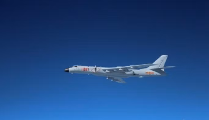 Máy bay ném bom H-6K Không quân Trung Quốc