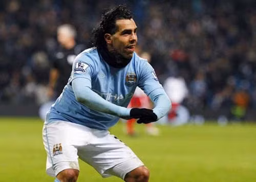 Khoảnh khắc ăn mừng hài hước của Tevez.